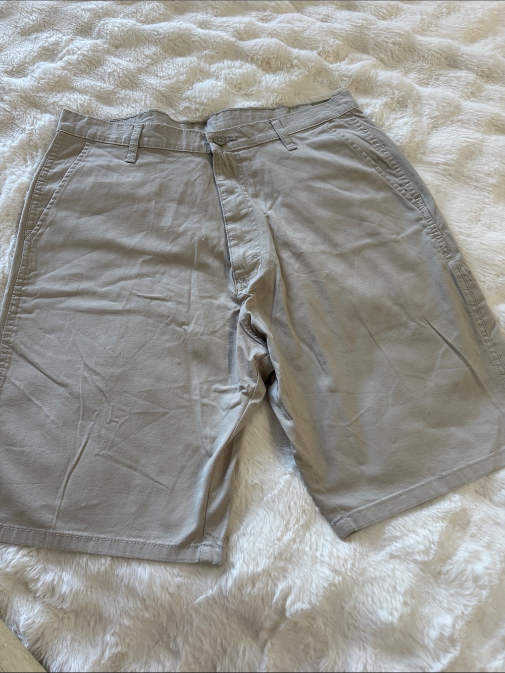 Wrangler Men's Light Gray/Khaki Flat Front Shorts